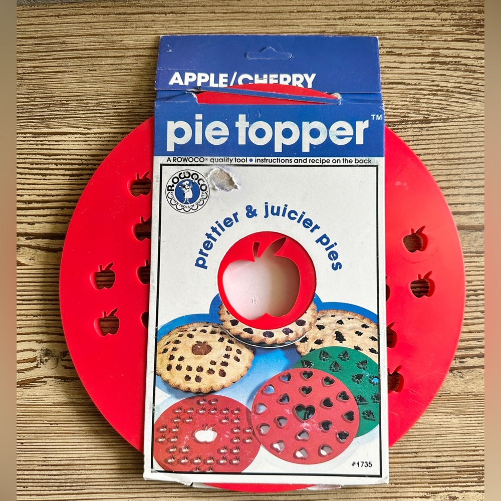 Vintage Rowoco Apple Cherry Pie Crust Topper Cutter 9 1/2" Dia.
